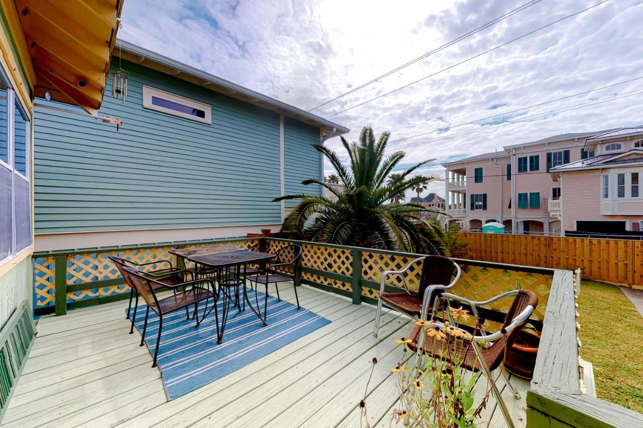 Greener Grasses Galveston Exterior photo